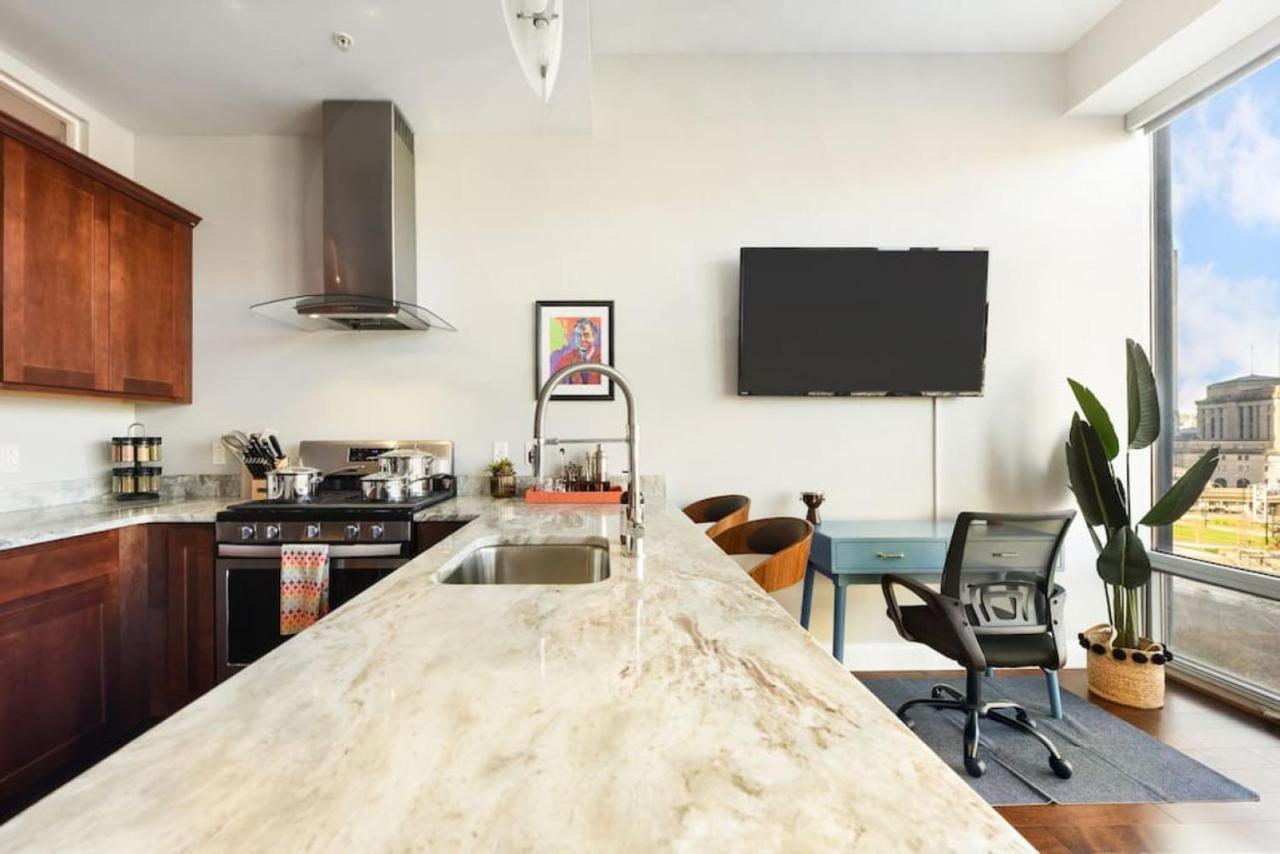 פיטסבורג Hostwise Stays - The Washington At Chatham - Free Parking, Private Gym, Skyline Views! מראה חיצוני תמונה